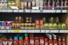 &lt;p&gt;Ekspozycja sosów i ketchupów w modelowym sklepie Odido Elevate&lt;/p&gt;