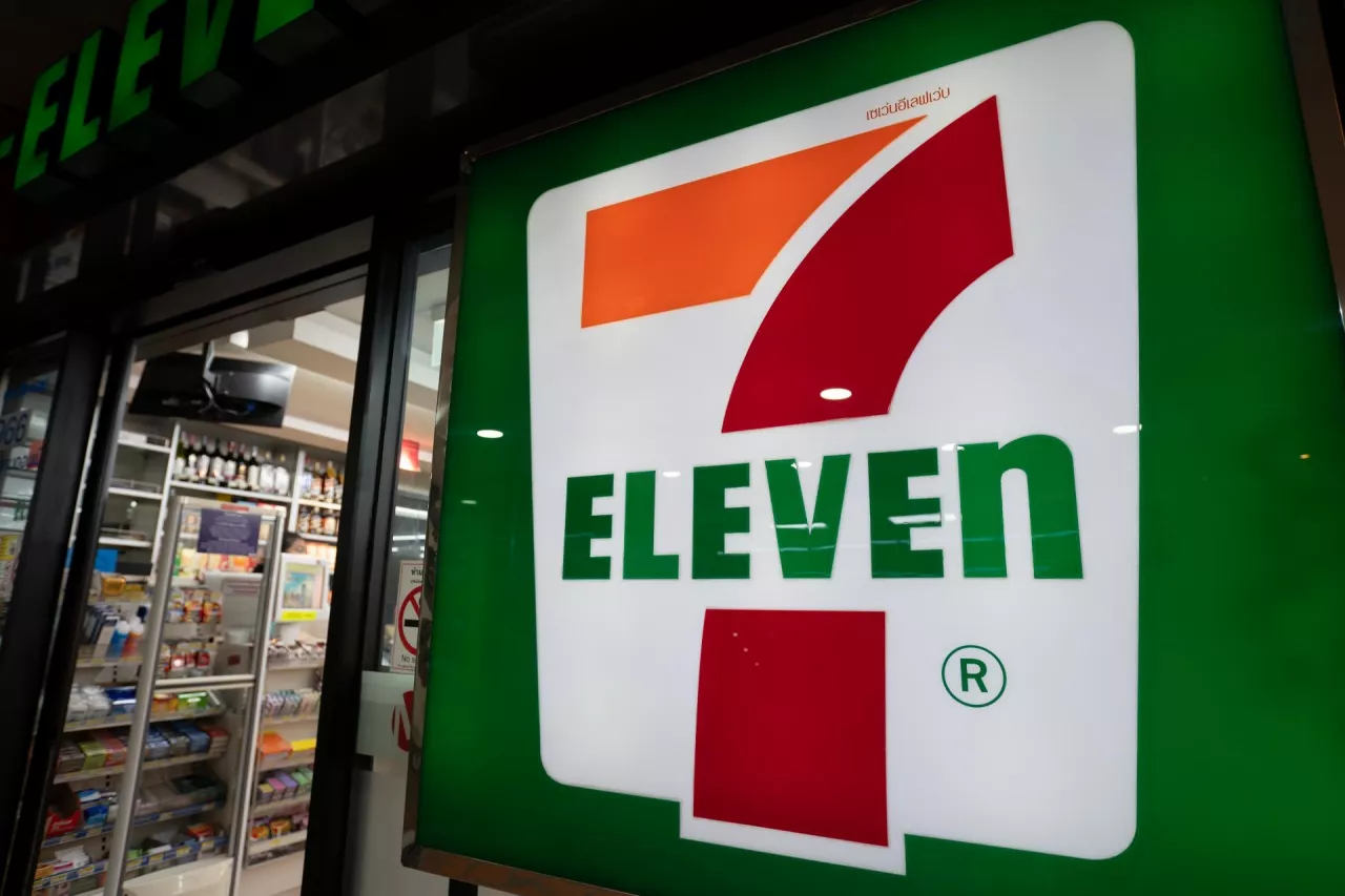 &lt;p&gt;Sklep 7-Eleven (fot. Shutterstock)&lt;/p&gt;