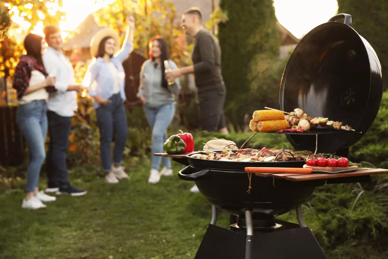 &lt;p&gt;Sezon grillowy zwiększa sprzedaż niektórych kategorii produktowych (fot. Shutterstock)&lt;/p&gt;