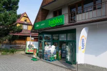 &lt;p&gt;Sklep Żabka w Zakopanem (fot. Krzysztof Bubel/Shutterstock)&lt;/p&gt;
