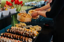 <p>KOKU Sushi doskonali formułę lunch bufetu</p>