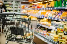 Kto nie inwestuje w optymalizację, ten zniknie z rynku? Prezes SM Gostyń opowiedział o przyszłości branży mleczarskie (fot. Shutterstock)