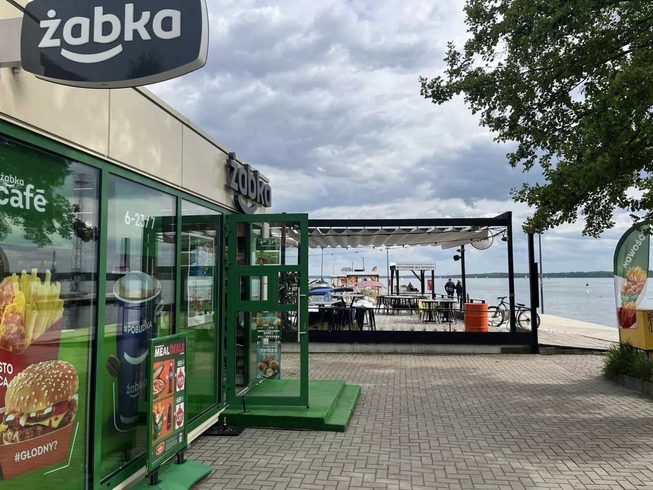 &lt;p&gt;Żabka z roku na rok uruchamia coraz więcej sklepów sezonowych&lt;/p&gt;