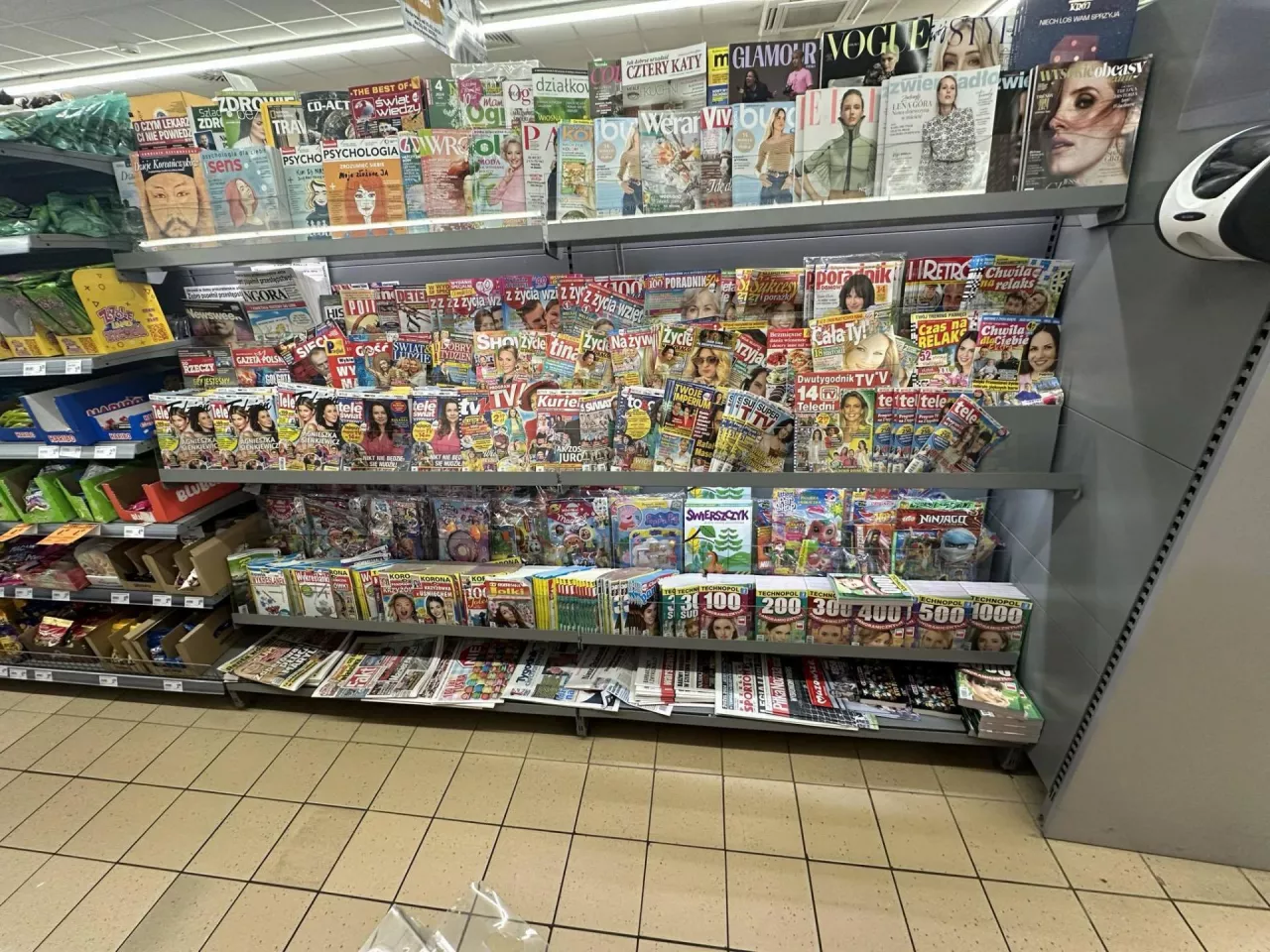&lt;p&gt;Od pewnego czasu prasa dostępna szerzej jest m.in. w dyskontach. Czy to ma sens?&lt;/p&gt;
