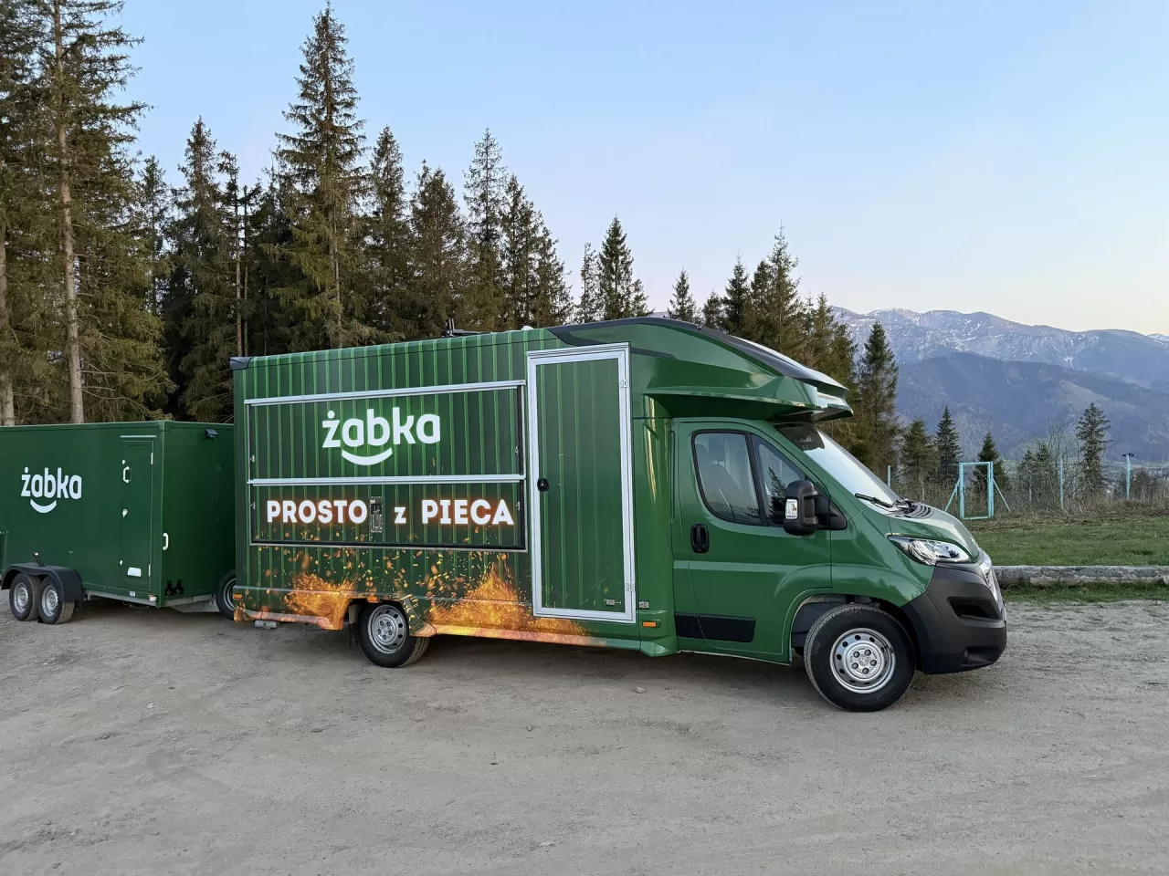 &lt;p&gt;Żabka na Lidze Narodów i festiwalach. Zobacz, gdzie będzie food truck Żabki (Fot. Żabka Polska)&lt;/p&gt;