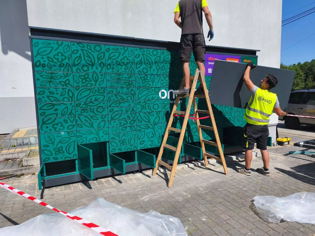 &lt;p&gt;W sierpniu br. przy sklepie U Reni w Golasowicach stanął nowy automat paczkowy&lt;/p&gt;
