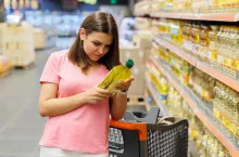 Z danych FAO wynika, że podstawowym produktem spożywczym, który drożeje obecnie najbardziej na świecie, są oleje roślinne (fot. Shutterstock)