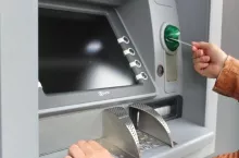 &lt;p&gt;Gotówka odchodzi do lamusa. Czy bankomat to przyszłościowa inwestycja?&lt;/p&gt;