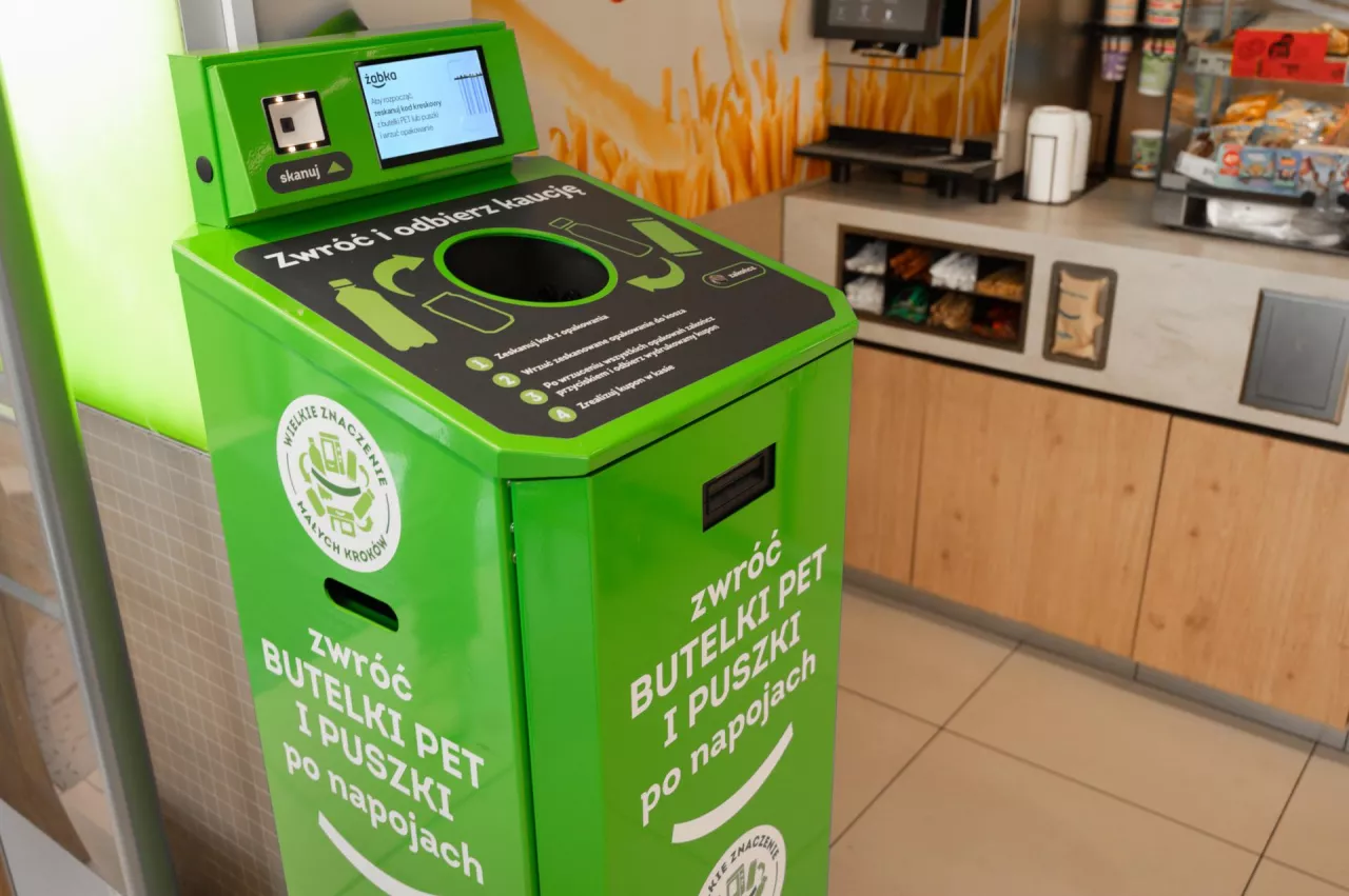 &lt;p&gt;Docelowo wszystkie sklepy Żabka – za wyjątkiem Żabka Nano – objęte zostaną systemem kaucyjnym&lt;/p&gt;