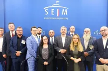 &lt;p&gt;Mocne słowa w Sejmie: franczyza w Polsce to patologia. Apel o szybką zmianę prawa (fot. Partia Razem)&lt;/p&gt;