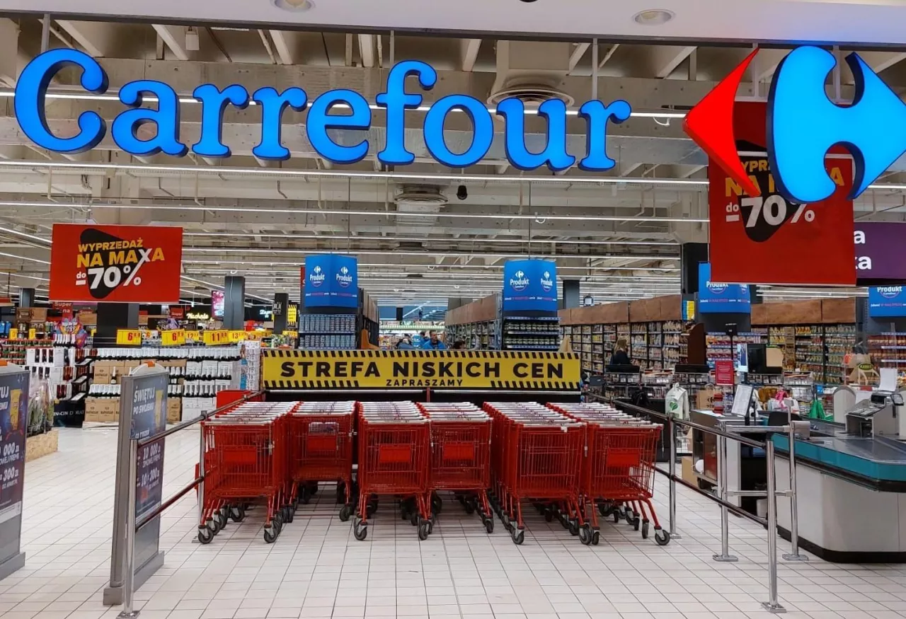 &lt;p&gt;Carrefourw Polsce ze spadkiem sprzedaży LfL w trzecim kwartale. Jakie są powody? (fot. materiały prasowe)&lt;/p&gt;
