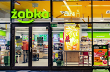 &lt;p&gt;Grupa Żabka zwiększa swój udział rynkowy - według firmy Nielsen wyniósł on już 10,7 proc. na koniec września 2025 r.&lt;/p&gt;