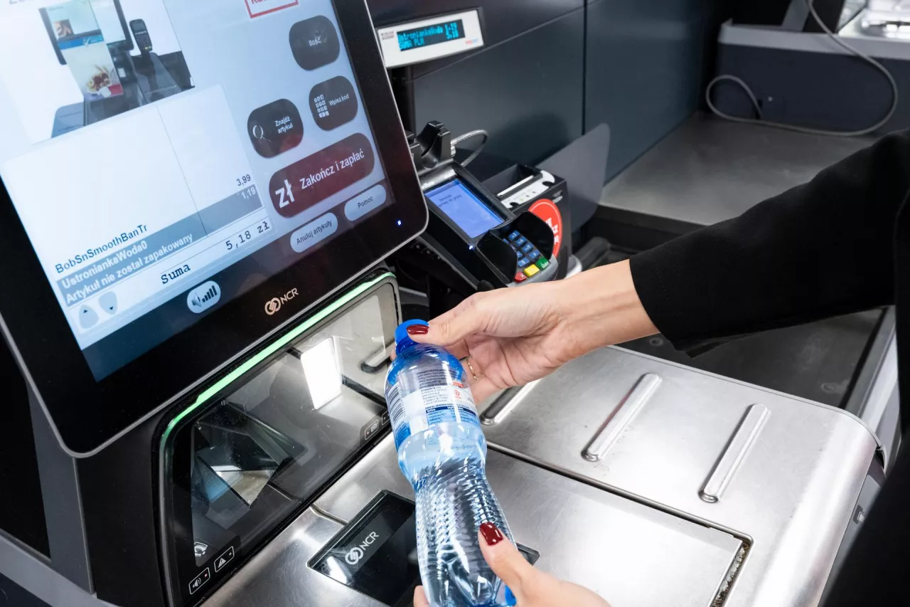 <p>Kasy samoobsługowe są już sw każdym sklepie wielkopowierzchniowym. W mniejszych formatach ich instalacja nie zawsze jest uzasadniona</p>