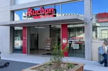 &lt;p&gt;Rewolucja w Auchan. 300 supermarketów we Francji przejdzie na franczyzę Intermarché i Netto (Fot. Auchan)&lt;/p&gt;