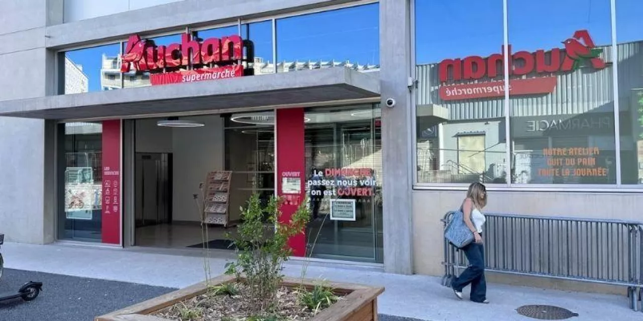 &lt;p&gt;Rewolucja w Auchan. 300 supermarketów we Francji przejdzie na franczyzę Intermarché i Netto (Fot. Auchan)&lt;/p&gt;