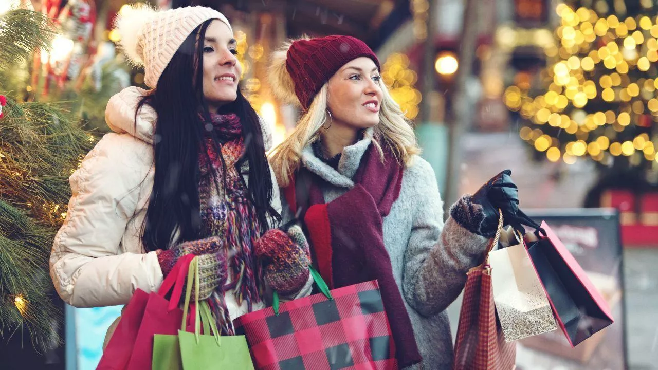 <p>Raport: Wydatki Polaków na Boże Narodzenie 2025 – ile wydamy na święta? (fot. Canva)</p>
