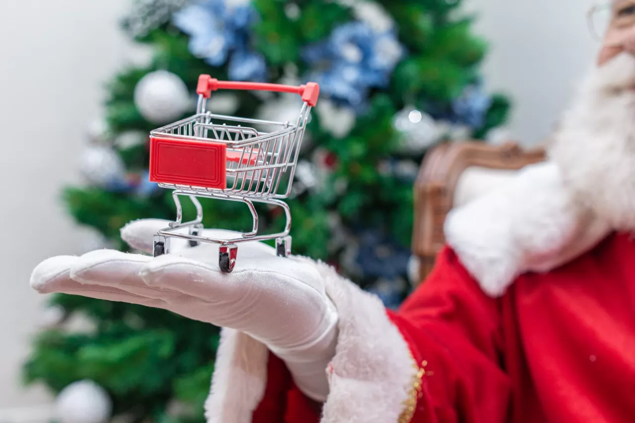 <p>W tym roku 16 proc. Polaków chce zaciągnąć pożyczkę lub kredyt w banku, parabanku bądź u znajomych czy rodziny, aby sfinansować przygotowania do Wigilii i Bożego Narodzenia</p>