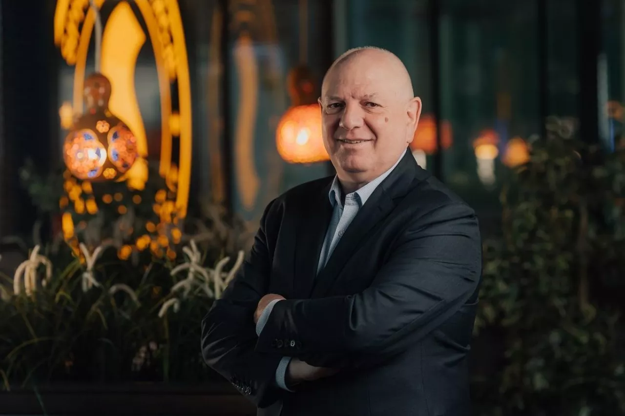 <p>Sylwester Cacek, prezes Sfinks Polska, komentuje najnowsze wyniki spółki</p>