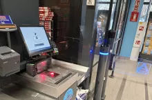 Kasy samoobsługowe w sklepie sieci Aldi w Warszawie (fot. wiadomoscihandlowe.pl)